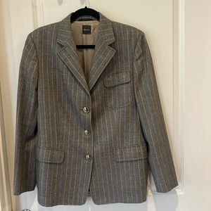 Faconnable size 12  3 bottom blazer